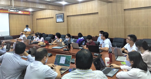 Cán bộ giảng viên Khoa Dược tham gia lớp tập huấn sử dụng phần mềm dạy online.