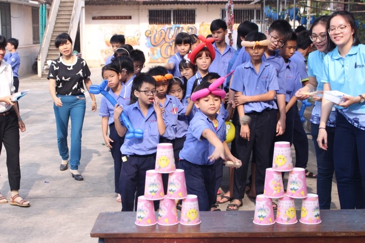 Tổ chức các hoạt động trò chơi cho thiếu nhi tại Trung tâm