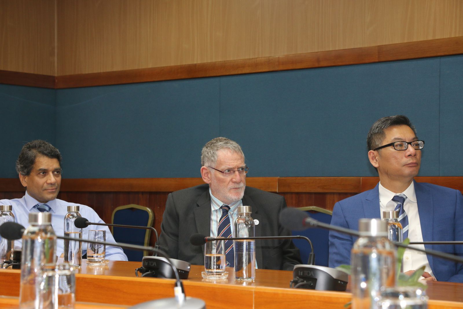 GS.Martin Smith chủ tịch IHPBA - Ảnh giữa  