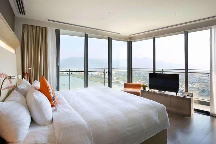 Thành viên Ban giám khảo chụp hình lưu niệm