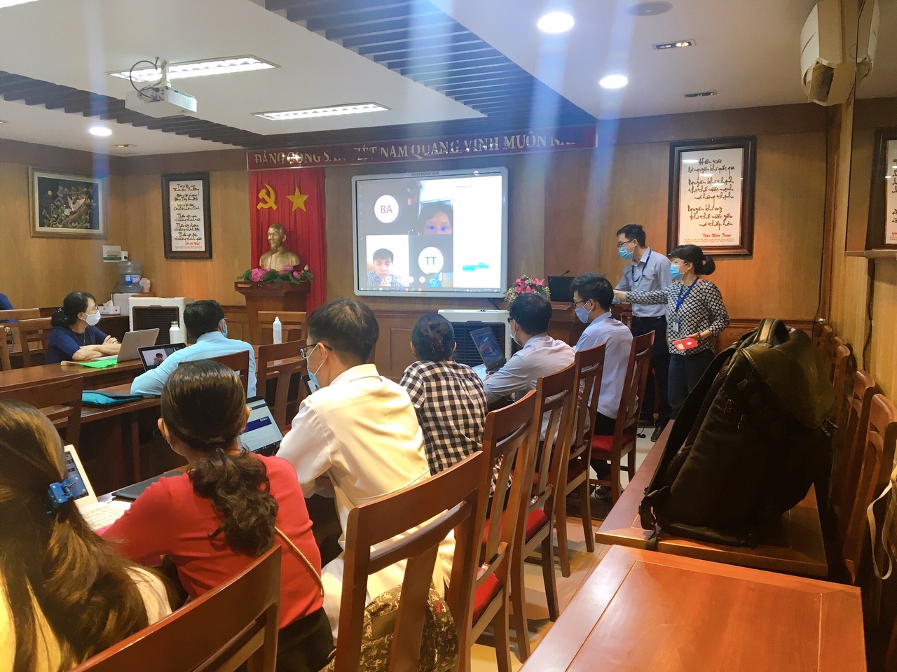 Trung tâm CNTT & TT triển khai công tác tập huấn, hướng dẫn giảng viên sử dụng phần mềm dạy online tại Khoa Răng Hàm Mặt.