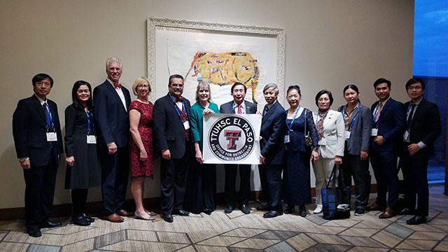 BGH Đại Học Texas Tech El chung vui cùng 2 trung tâm mô phỏng Việt Nam tại IMSH2019 